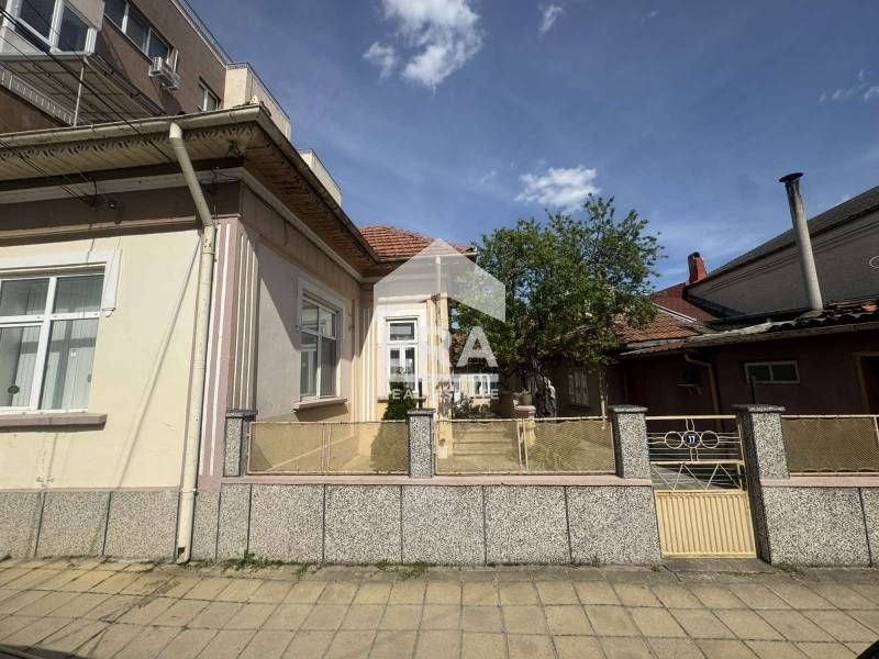 ЕКСКЛУЗИВНО! ЕРА Дръстър предлага за продажба автентична градска къща