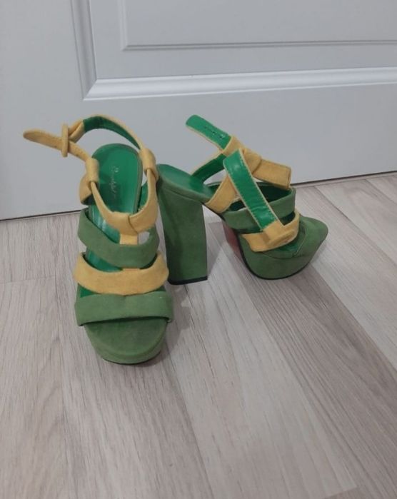 Sandale cu toc ,mărimea 36