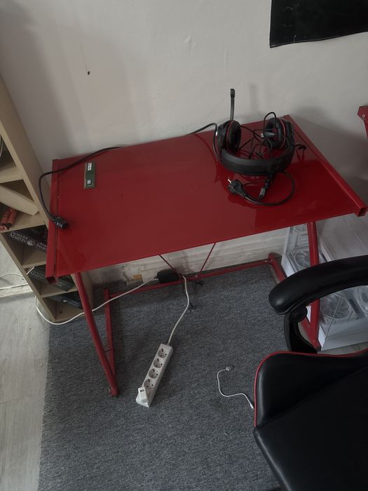 Scaune si mese gaming impecabile