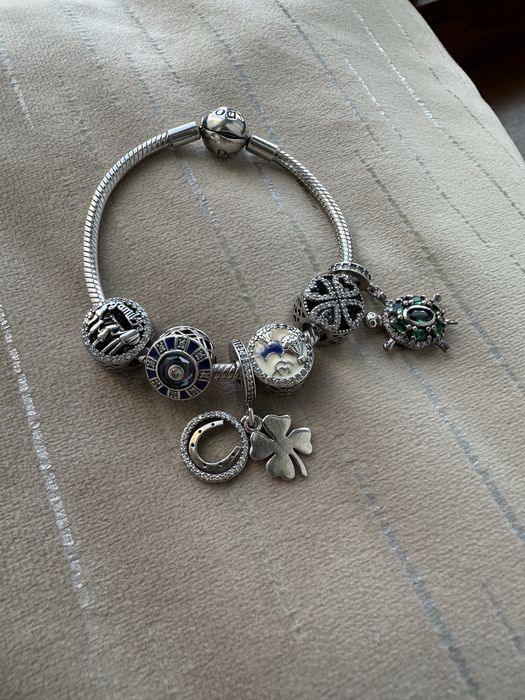 Продаю Оригинальный браслет PANDORA с шармами