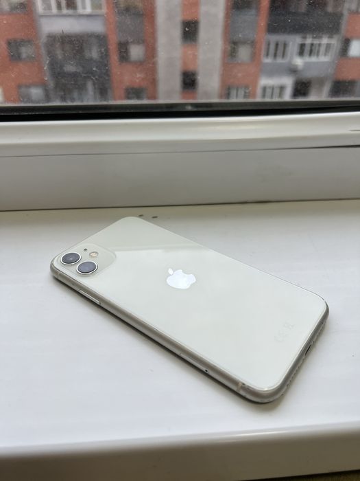 iPhone 11  white