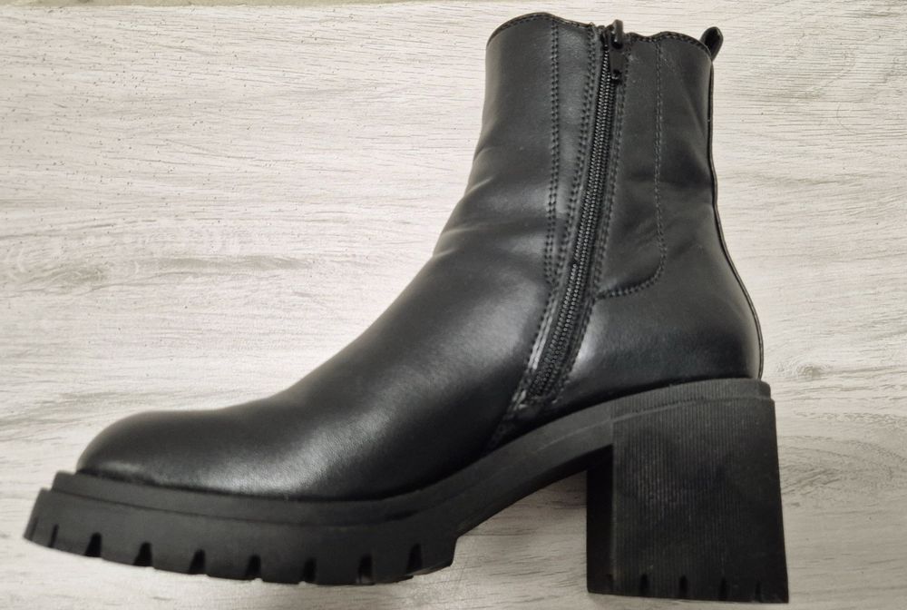 Vând Ghete dama la SuperOferta