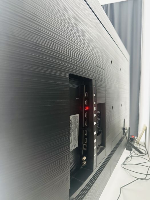 Продам 140 см QLED телевизор Samsung