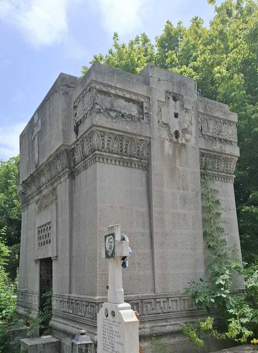 Vind loc de veci Bucuresti,Colentina, Reinvierea, cavou 2 locuri,liber