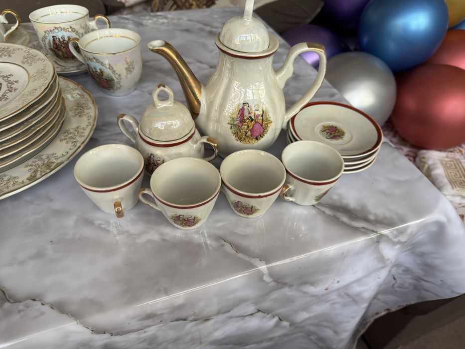 Срочно. Продается посуды  наборы, сервисы мадонна и.т.г.