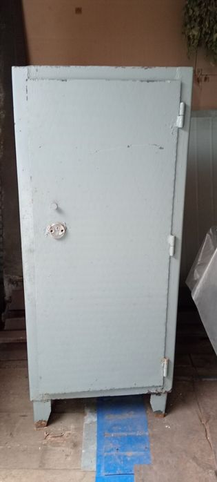 Сейф металлический