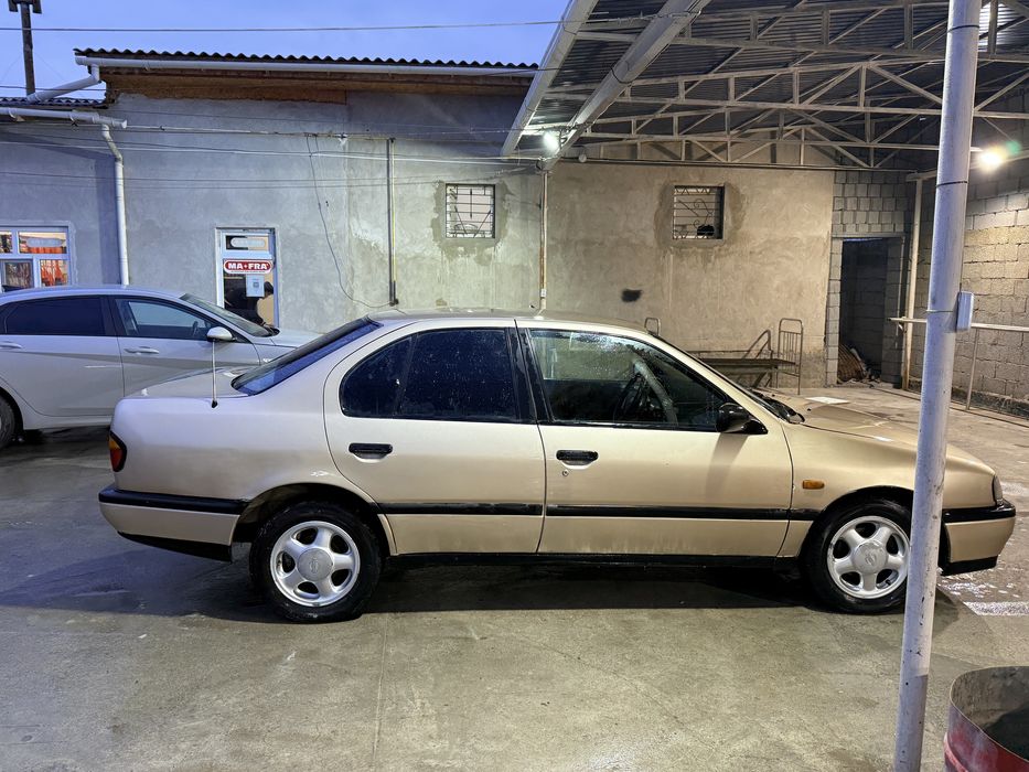 Nissan Premiera 1992
