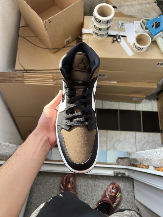 Air Jordan 1 Mid “Olive Toe” DV0427-301