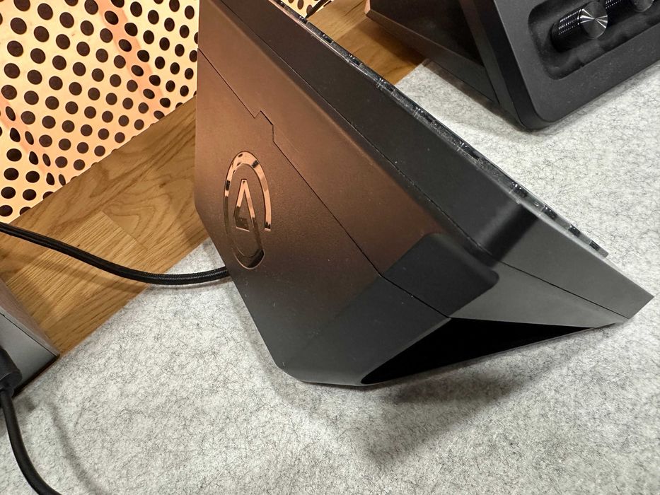 Elgato Stream Deck XL - 32 taste LCD programabile, cu suport si cablu USB-C