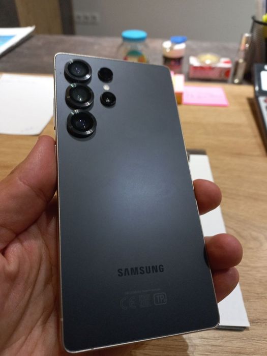 Продаётся Samsung S 25 ultra.