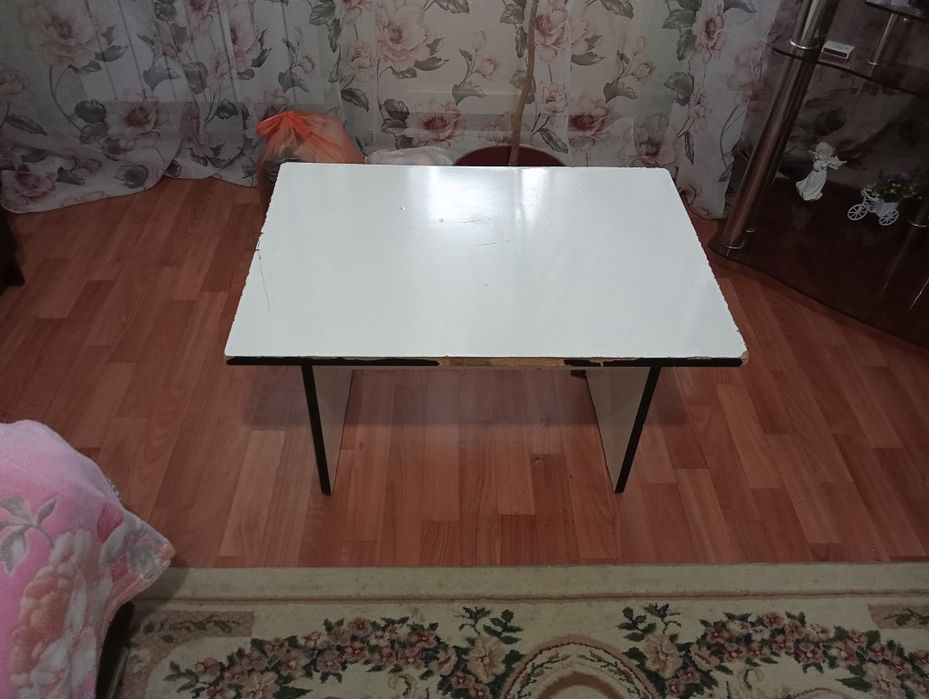Продам журнальный столик