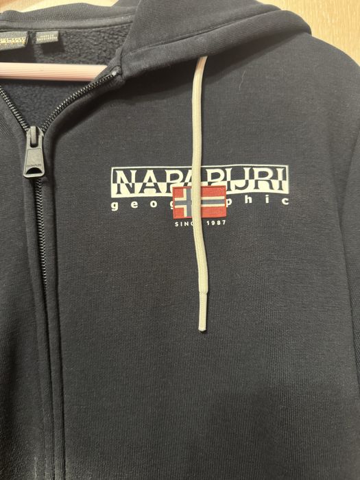 Napapijri чисто нов суичър