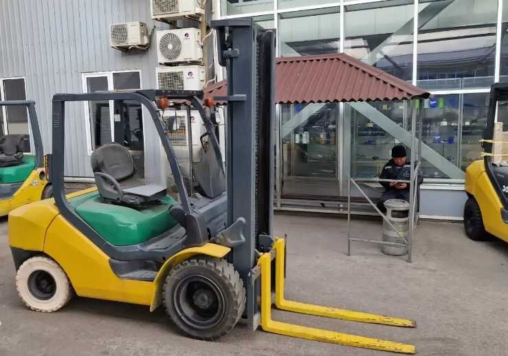 Вилочный погрузчик Komatsu FG30 2007 г.
