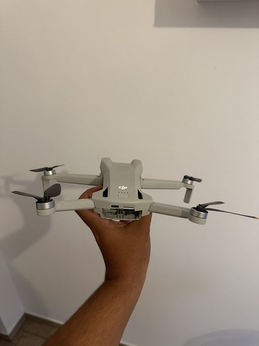 Dronă Dji mini 3