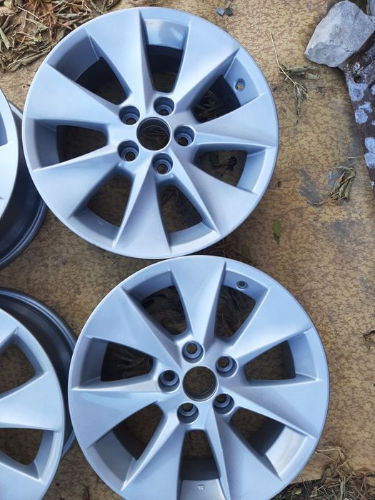 Продам диски р17. Тойота оригенал.