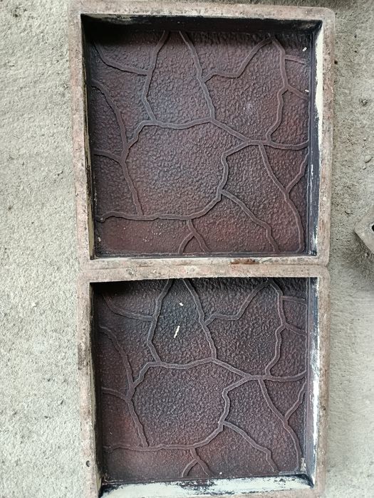 Vând schimb.matrite pavele