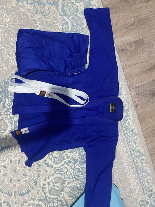 Срочно продаю кимано сакура