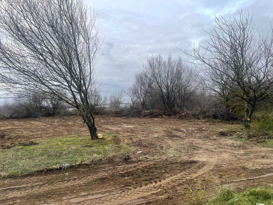 Продавам Парцел до Мерцедес на магистралата Собствен