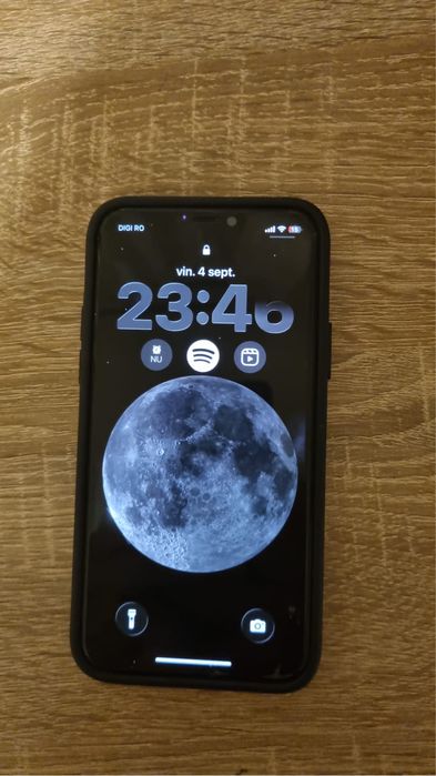 Iphone 11 pro este in stare buna