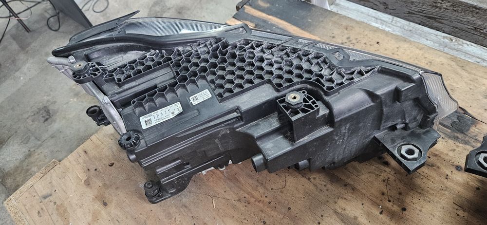 Фарове за Vw caddy след 2020г bi led