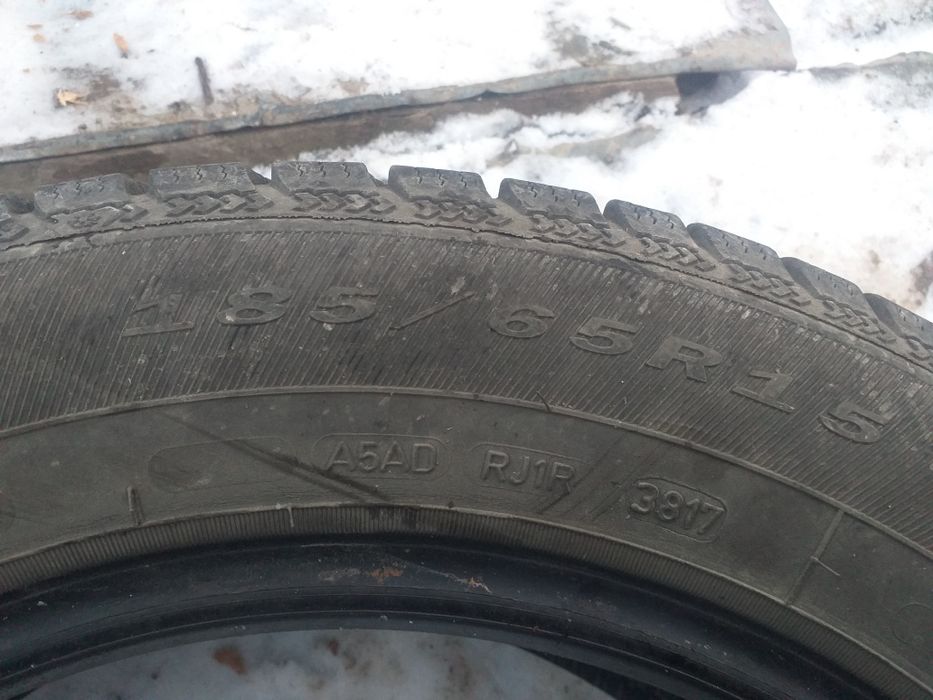 De vanzare doua cauciucuri