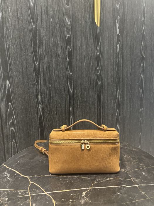 Женская сумка Loro piana 19 см из натуральной кожи