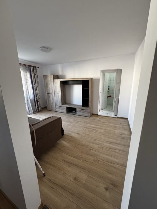 Apartament 3 camere, renovat, cu centrală proprie – Deva