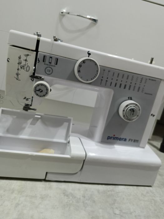 Продам швейную машинку