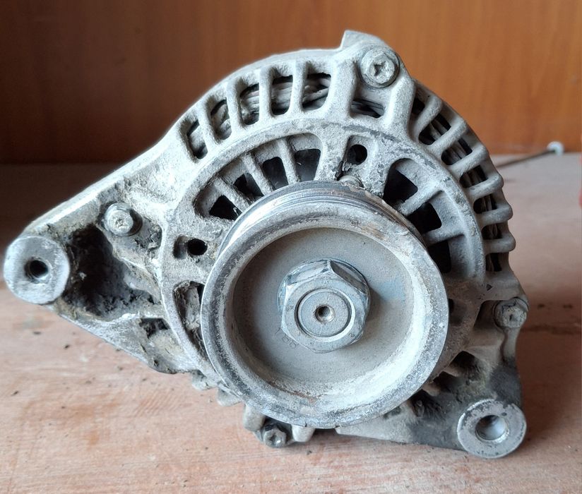 Ппродам генератор на nissan primerа p 10