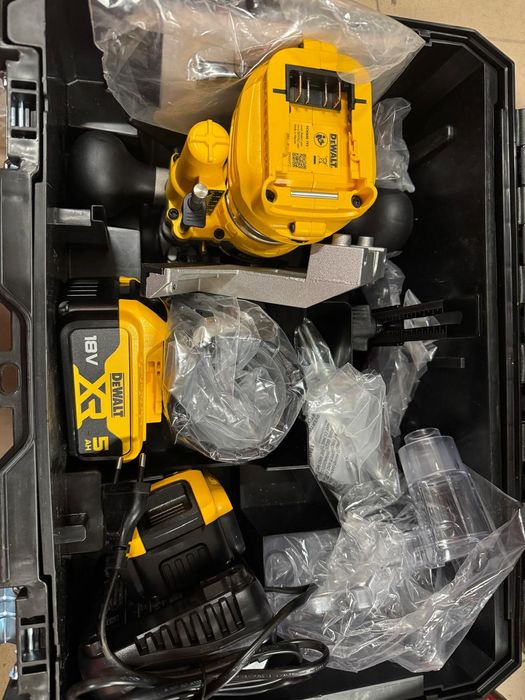 Mașina de Frezat Pe Acumulator DeWALT Noua