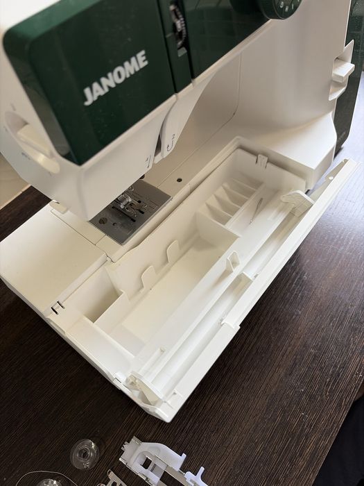 Швейная машина Janome