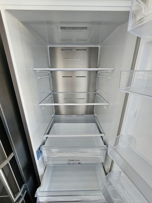 Хладилник с фризер Samsung