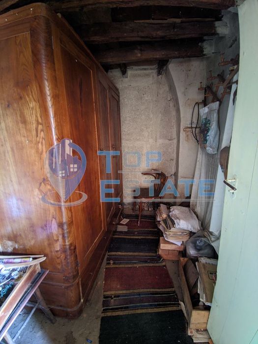 Старинна къща с голям двор в село Мусина