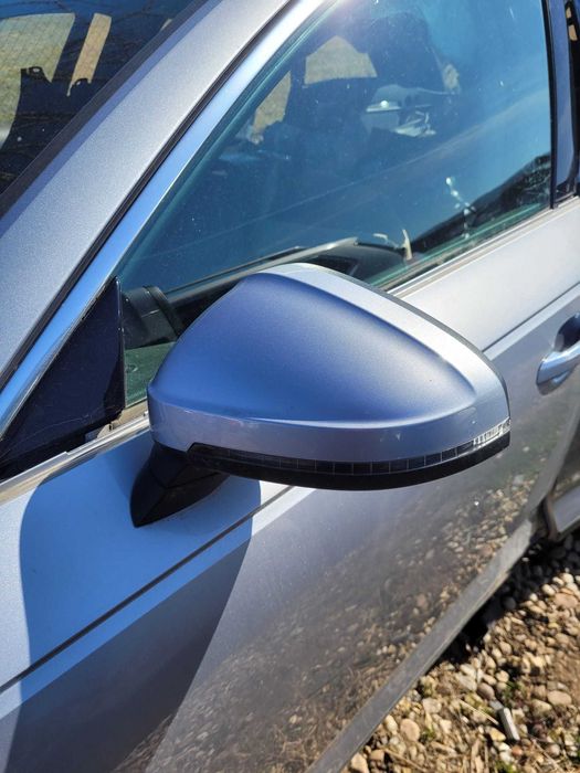 Oglinda stanga Audi A4 B9 Allroad 2016 cu senzor unghi mort