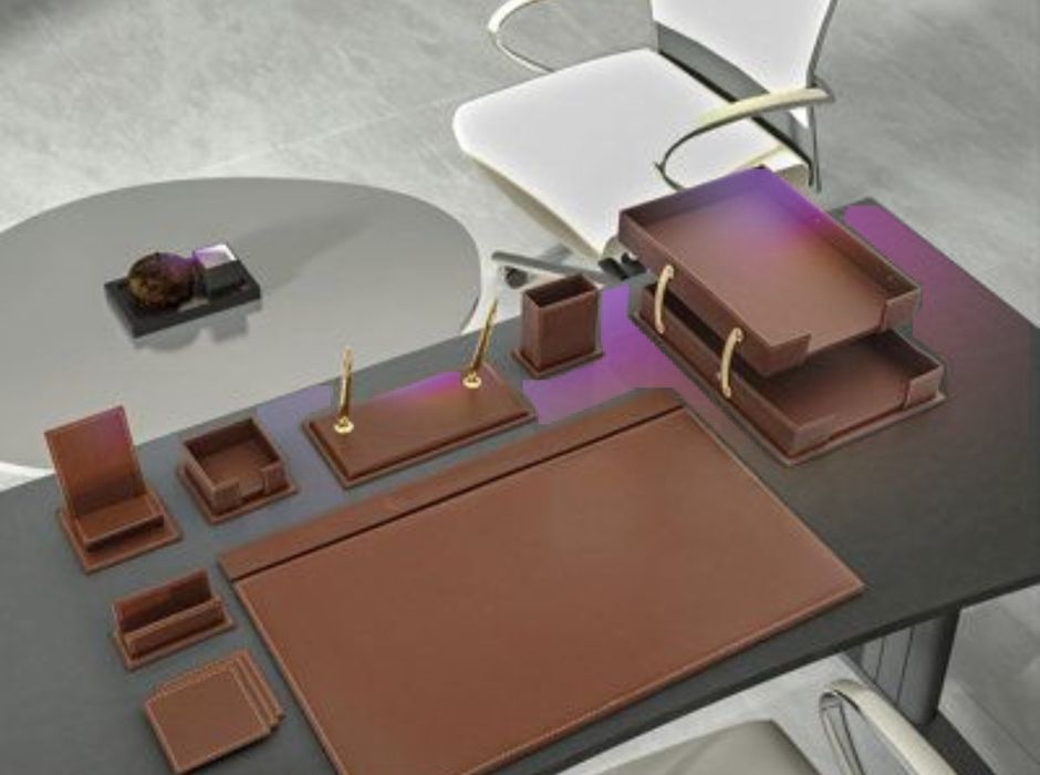 Настольные наборы кожиний серьёзно людей падарок