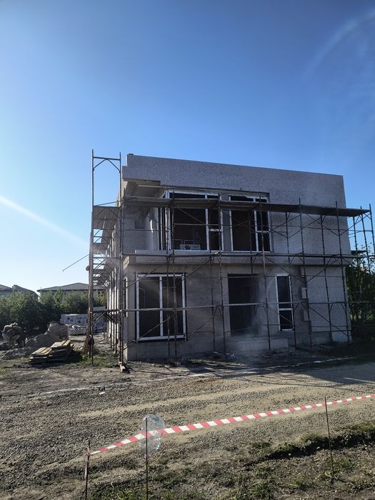 Constructii case la Roșu și finisate