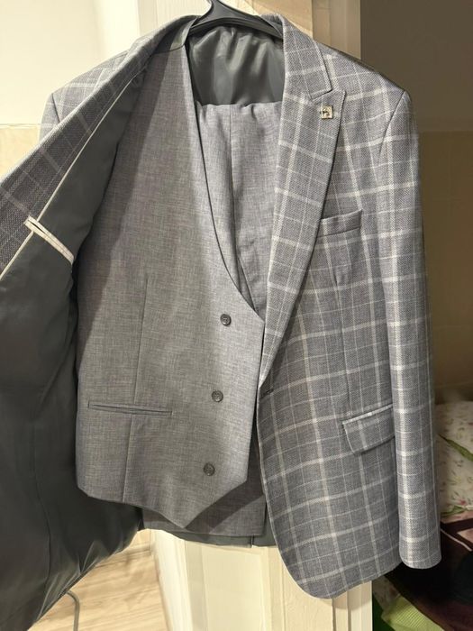 Мужской костюм тройка