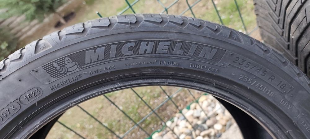 Anvelope 235/45/R18