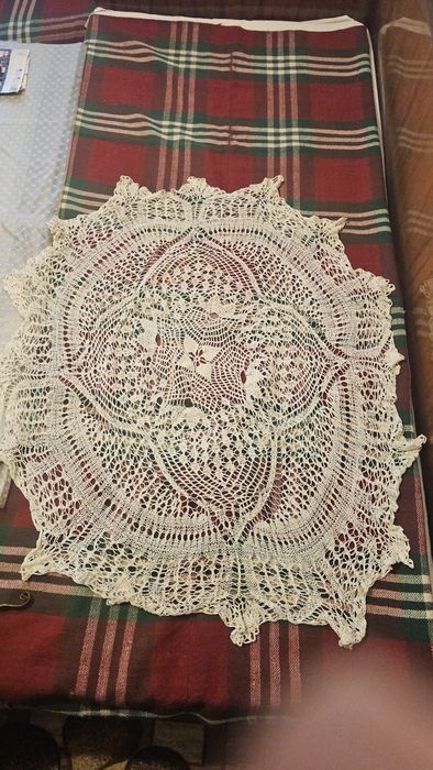 Бродирани карета , калъфки, покривка