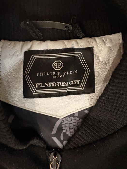 куртка-бомбер от бренда Philipp Plein