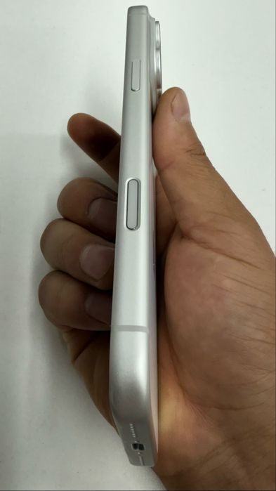 Iphone 17pro max на гаранти