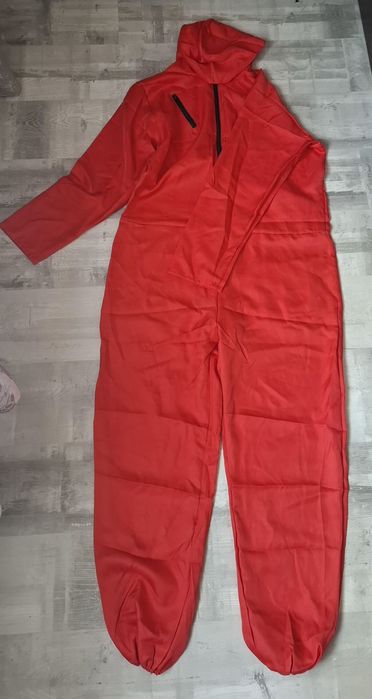 Vând costum halloween