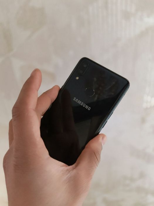 Samsung Galaxy A10s sotiladi. Arzon 400 ming