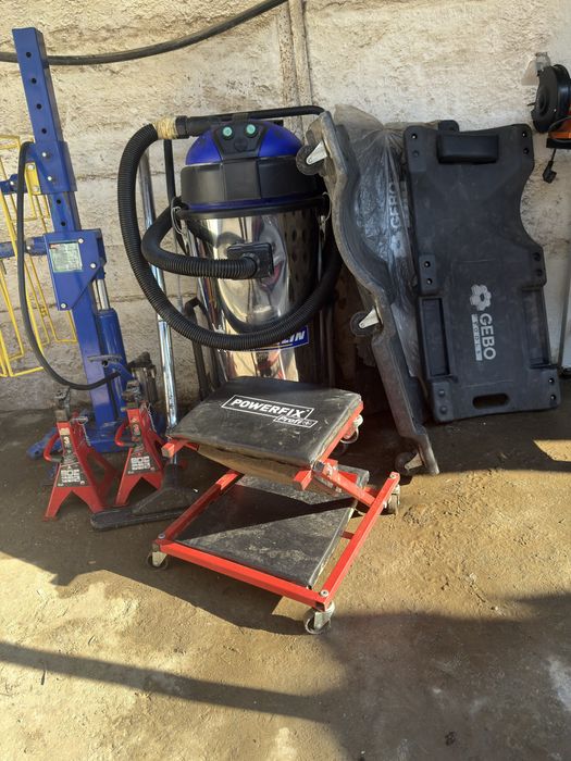 Scule service/ se vand cu totul / aspirator umed uscat/ presa arcuri/ centrare ambreiaj/ trusa frane/ cric / aeroterma 9kw/ truse