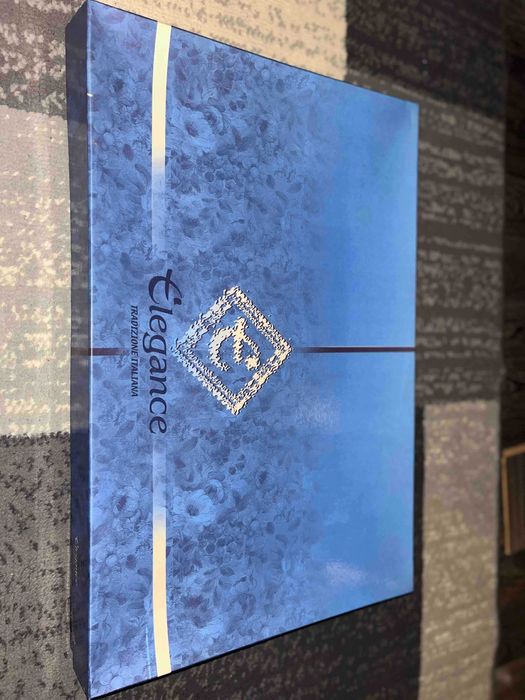 Луксозен комплект за дома – покривка с дантела и златисти детайли