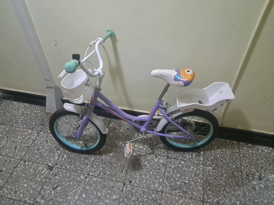 Bicicleta 16 inch cu roti ajutătoare și cosulet frontal