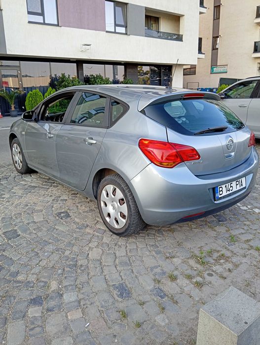 Vând Opel Astra j 1,4 benzină cu GPL