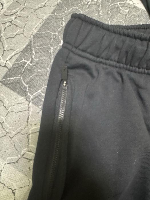 Продавам Jordan долнище М