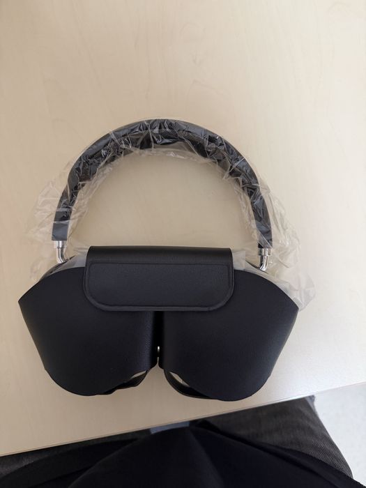 Căști AirPods AirMax – Design iconic. Experiență audio rafinată.