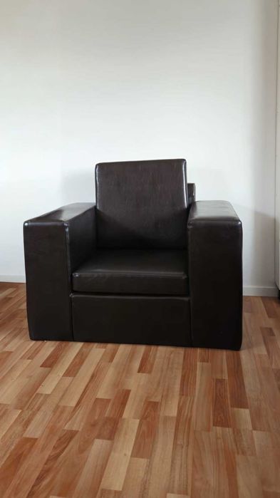 Canapele cu 2 sau 3 fotolii, culori si modele deosebite